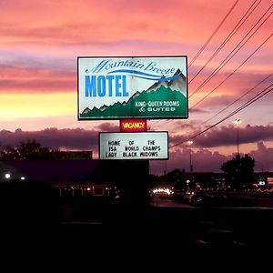 Mountain Breeze Motel